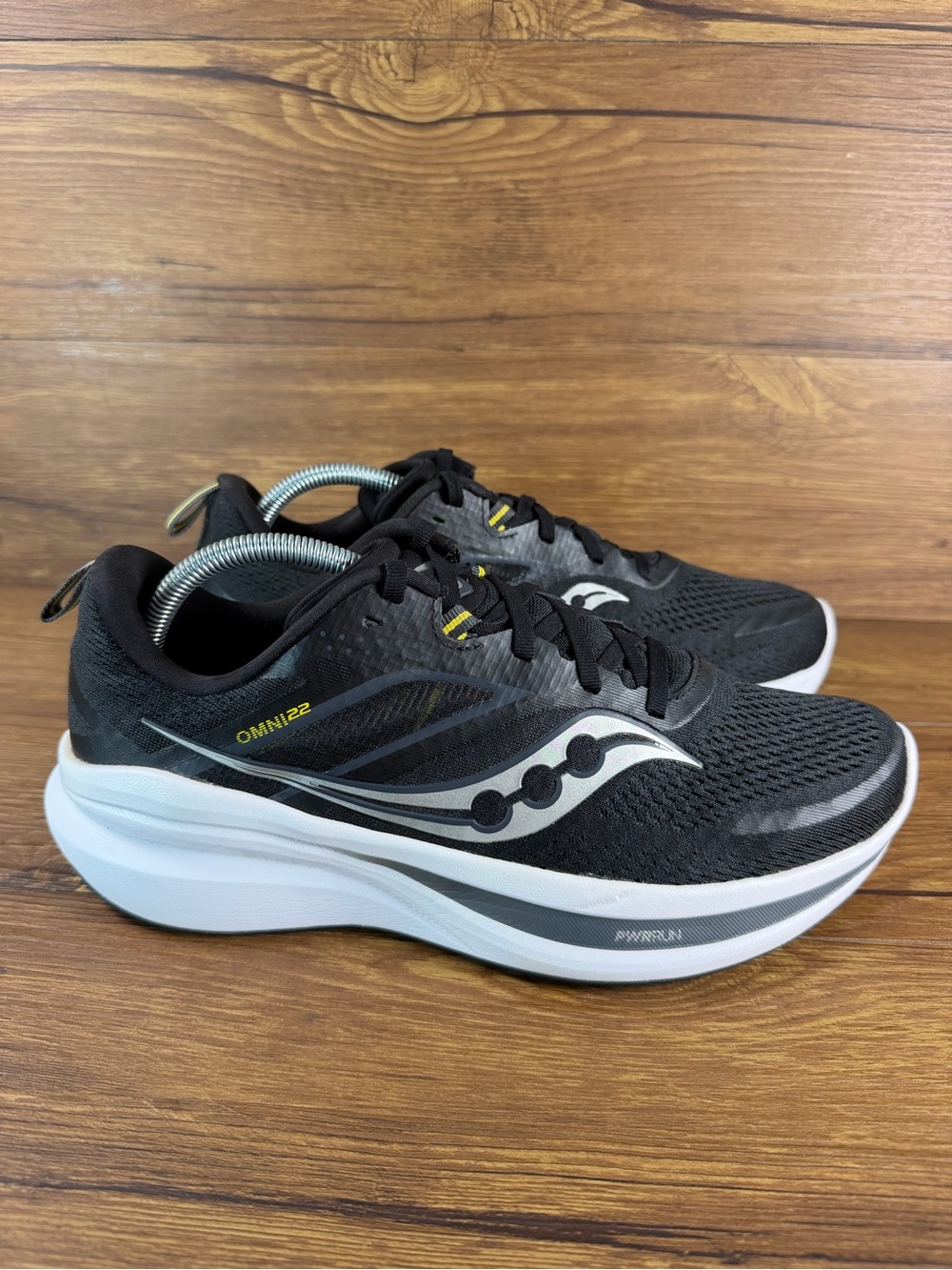 Saucony Omni 22 Women’s Size 10.5 WIDE Running Shoes Sneakers Black White